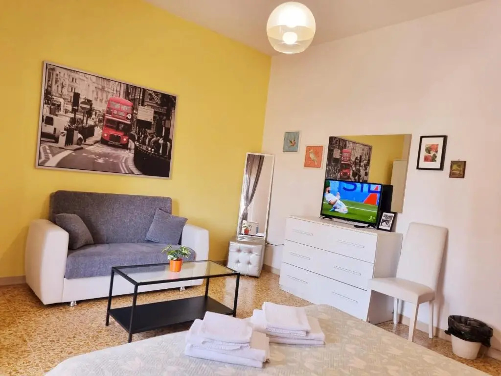 Standard Double room with balcony (full double bed)