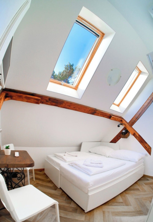 Economy room