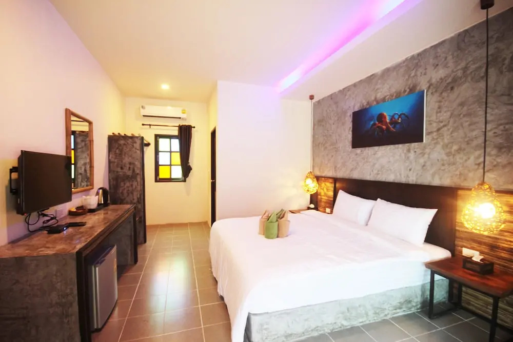 Standard Double room with balcony (full double bed)