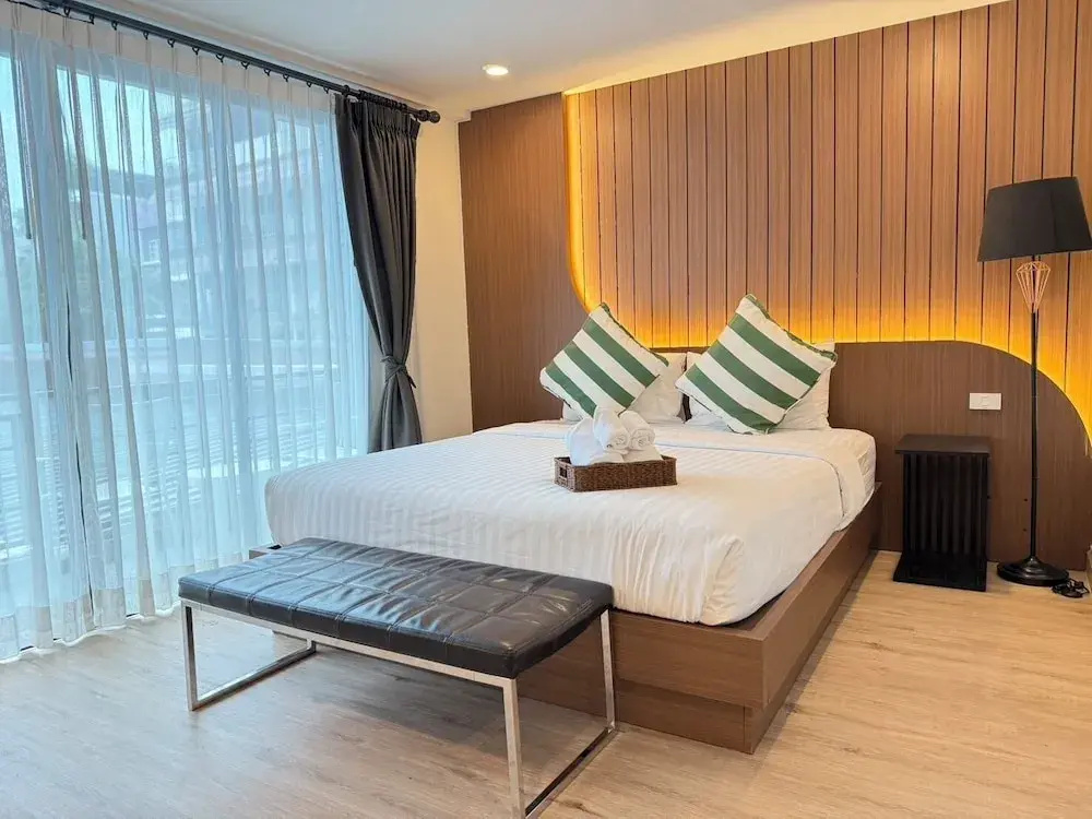 Deluxe room with balcony and with pool view