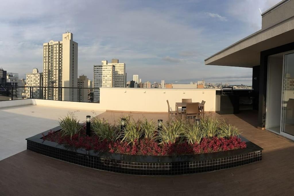 709- Apartamento Decorado Encantador, mobiliado, amplo, cozinha completa, Excelente localização no Rebouças