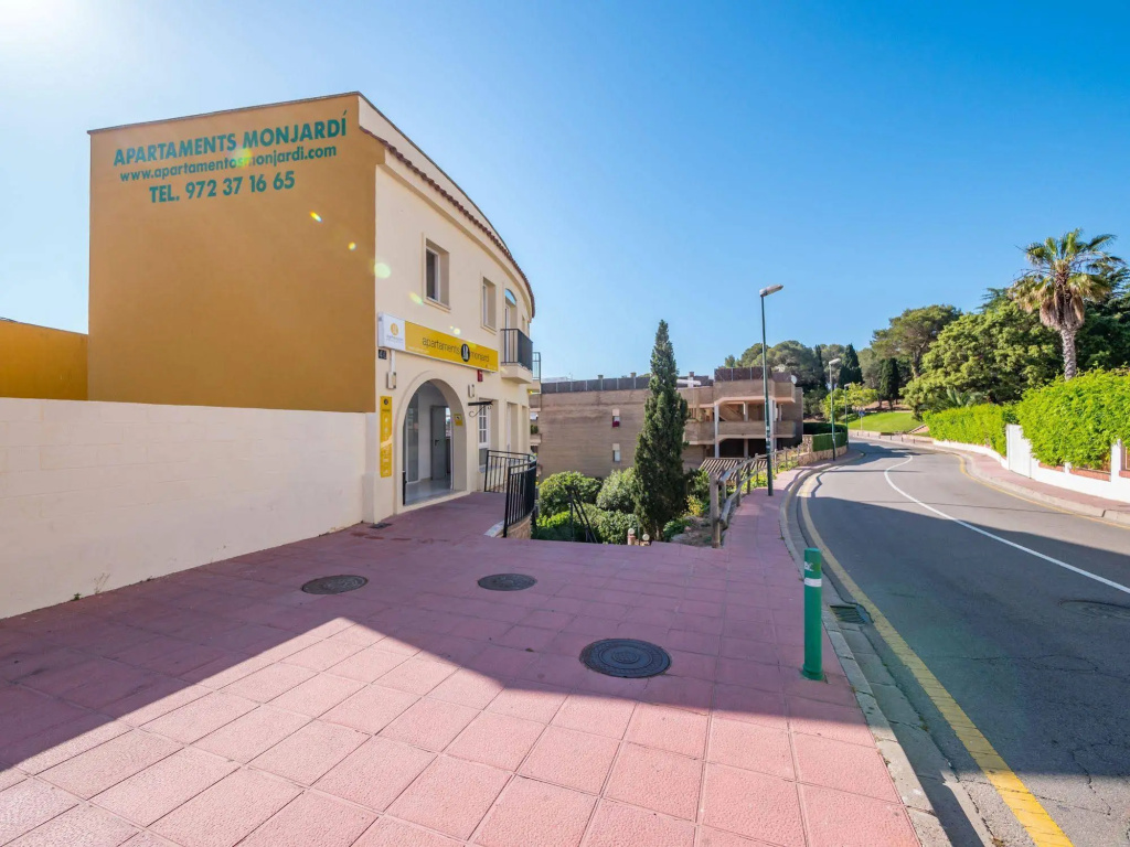 Apartaments AR Monjardí