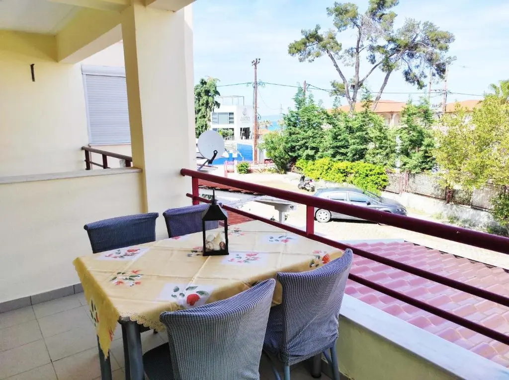 Sea View Maisonette in Chanioti, 40m from the Beach