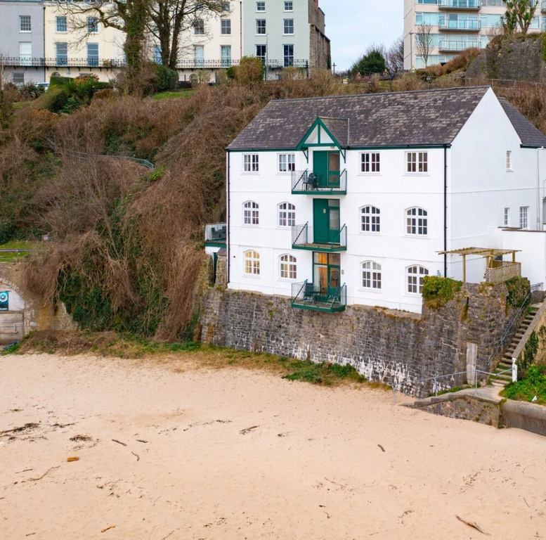 5 Sunny Cove - Direct Beach Access Sea Views