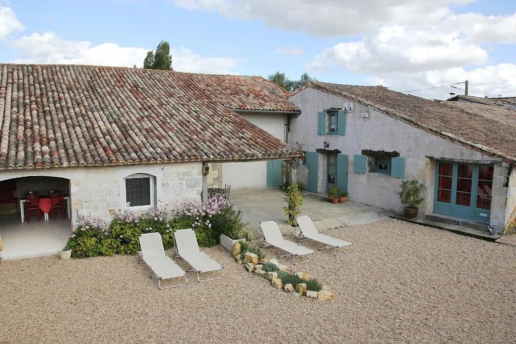 Gite Guillot - hameau calme 8km de Jonzac
