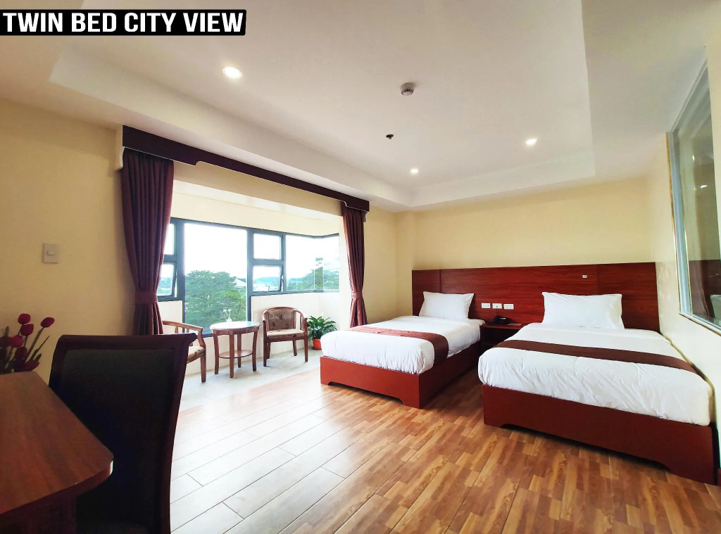 Standard Quadruple room with city view