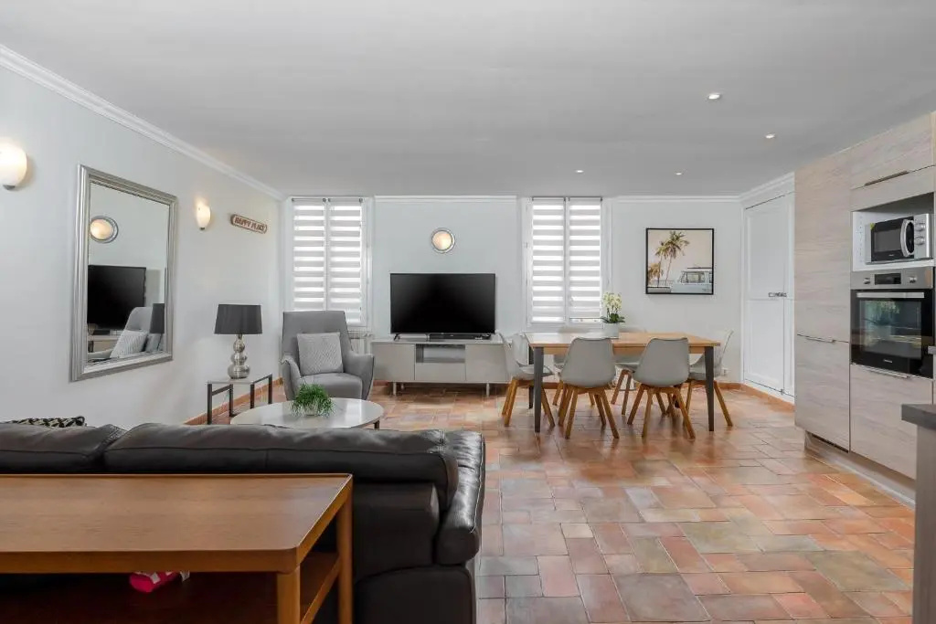 Deluxe Apartment