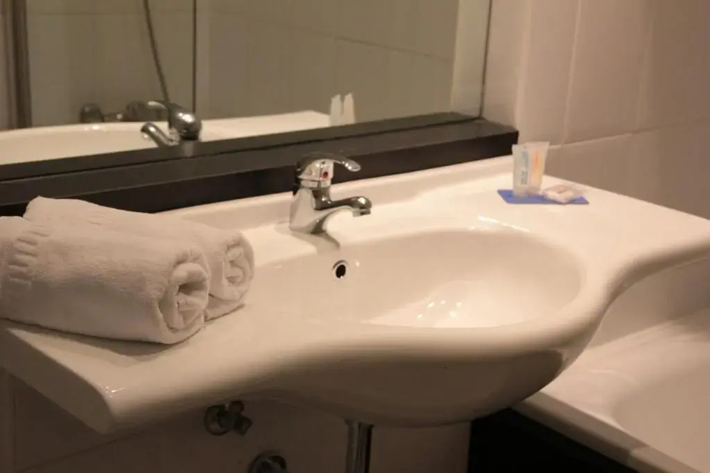 1 Bedroom Single Apartment with balcony (single bed)