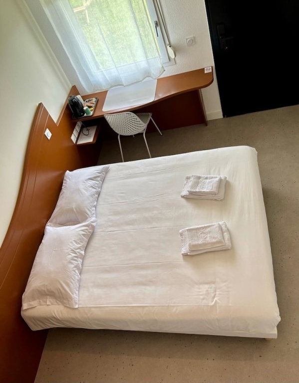 Halte Hotel — 5
