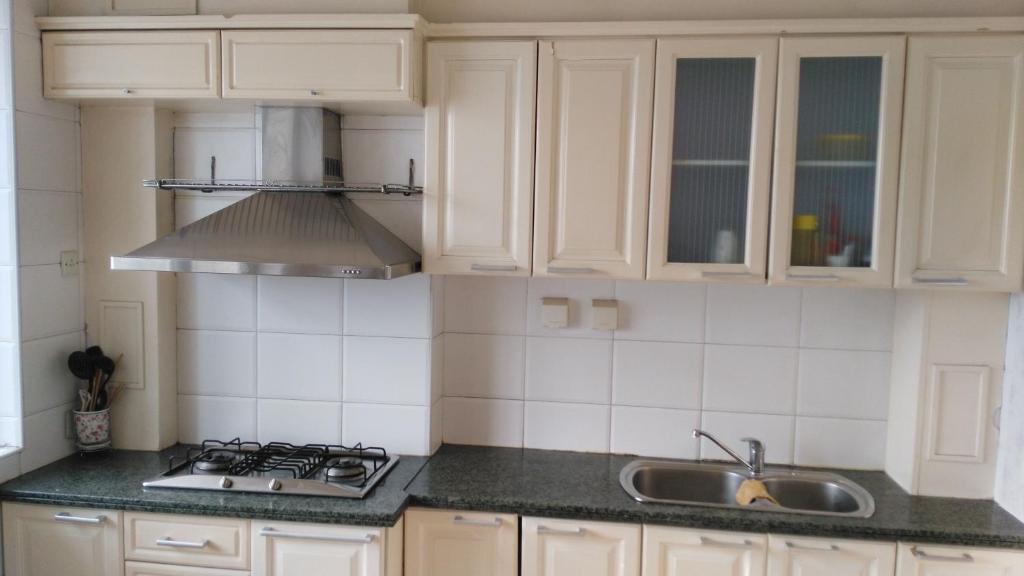 Отель Central Street St.Sophia Church Sun Apartment, фото 5