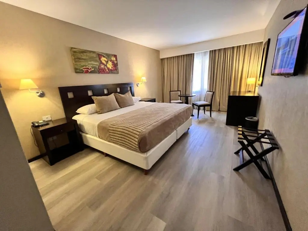 Howard Johnson by Wyndham Funes - Chambres