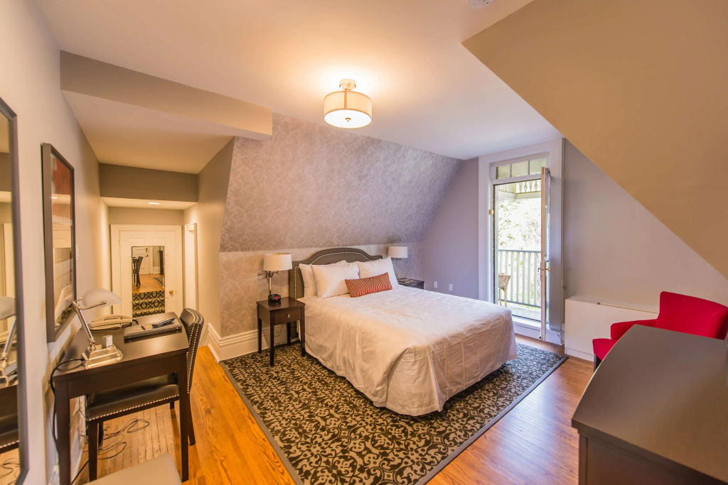 Standard Double room with balcony (full double bed)
