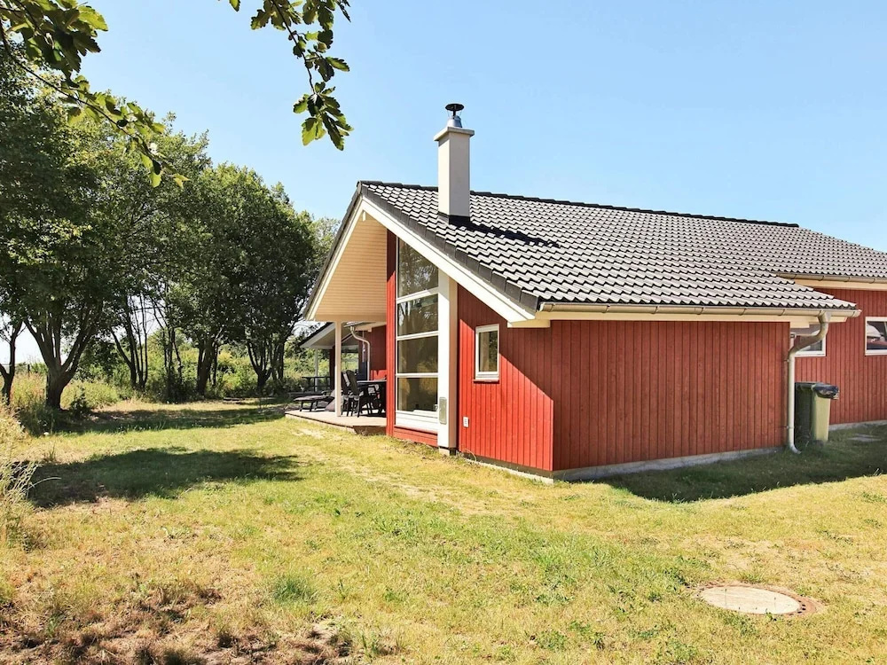 Pretty Holiday Home With Balcony