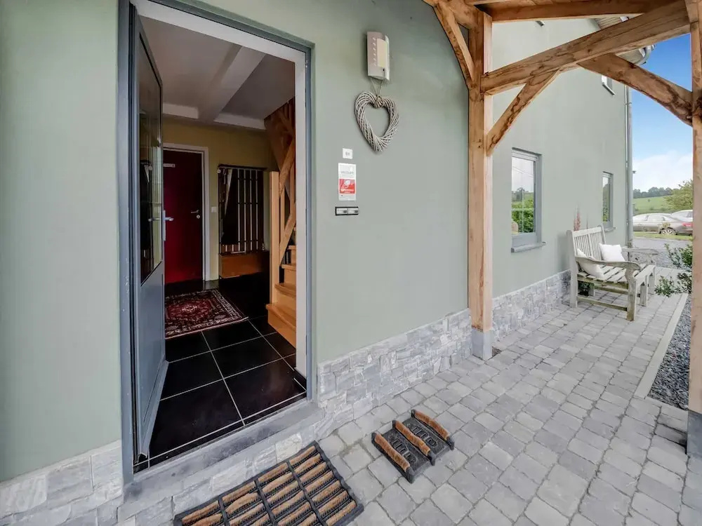 Green Hillside Apartment-petit Wilogne
