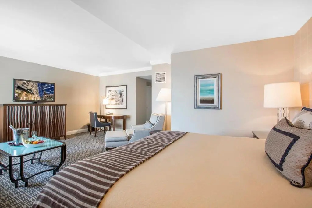 Omni Los Angeles Hotel at California Plaza - Chambres