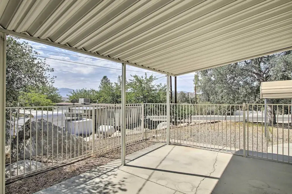 Family-friendly Home ~ 1 Mi to Kern River!