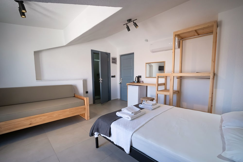Standard Triple room with balcony