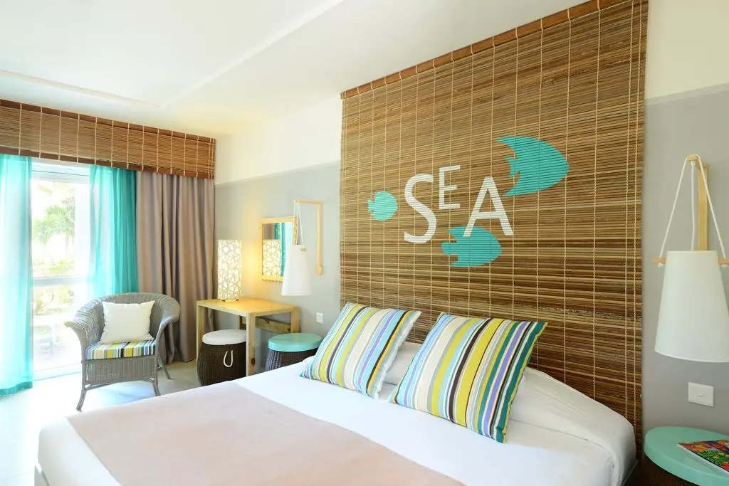 Comfort room with sea view