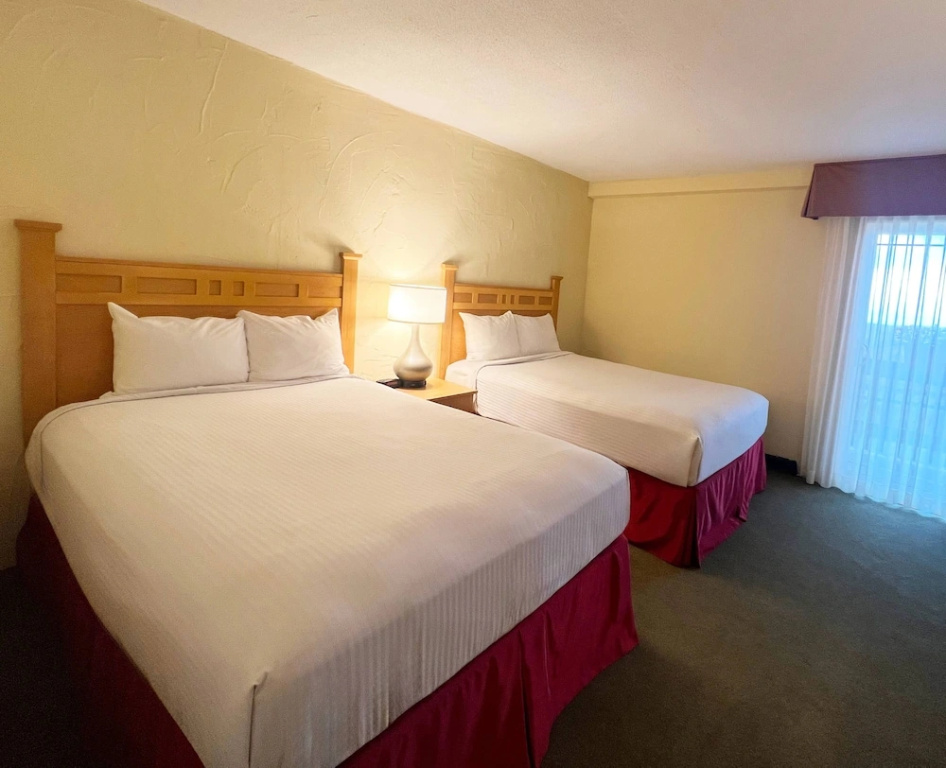 Standard Quadruple room with view