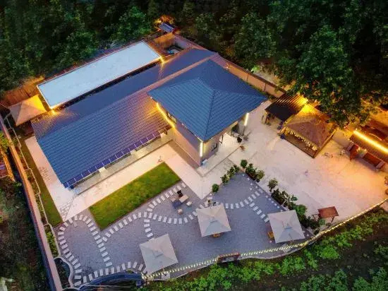 Family Courtyard Homestay