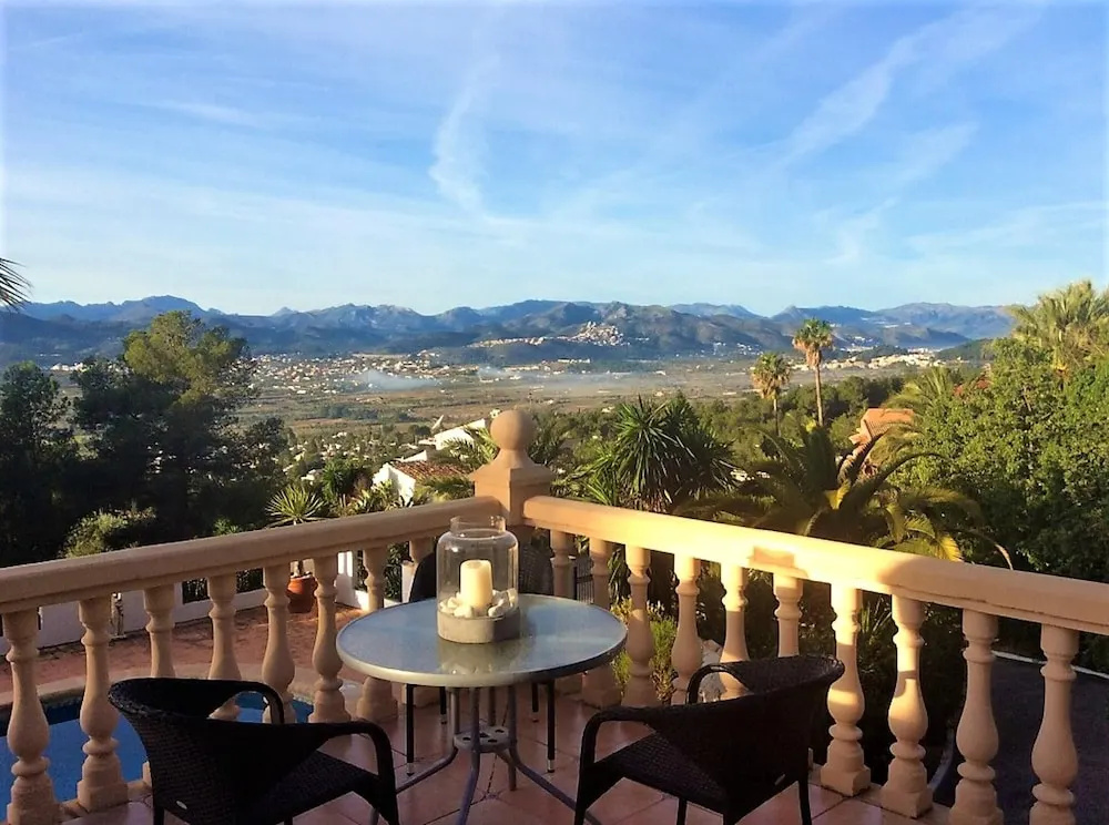 Villa With 5 Bedrooms in Jávea, With Wonderful Mountain View, Private