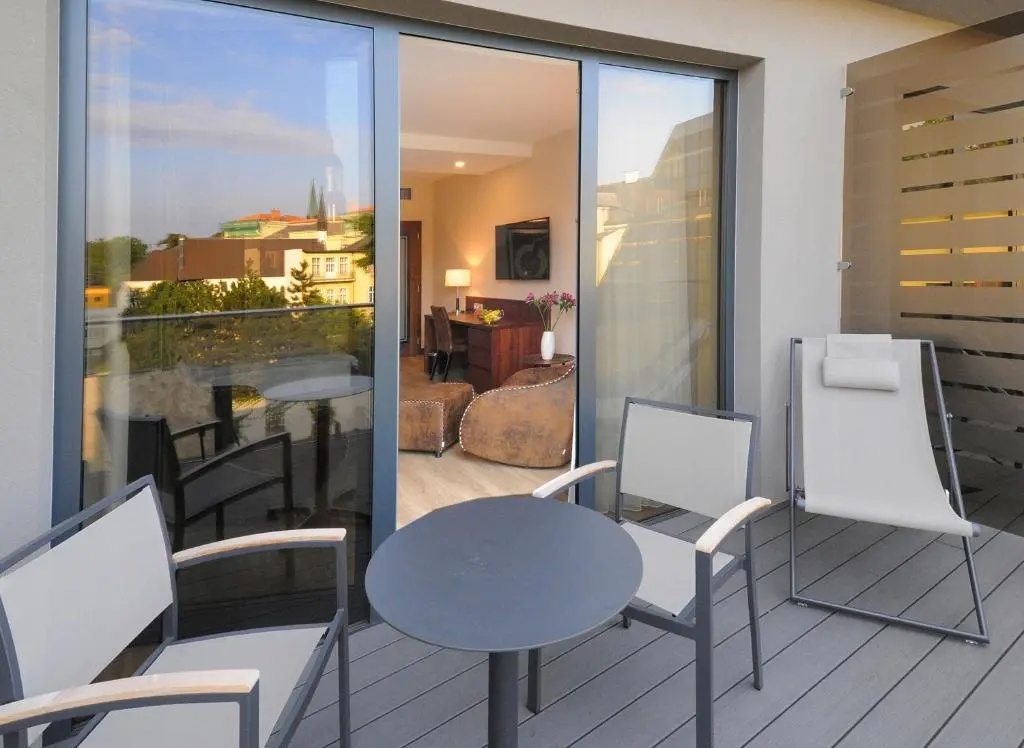 Deluxe Double room with balcony (full double bed)