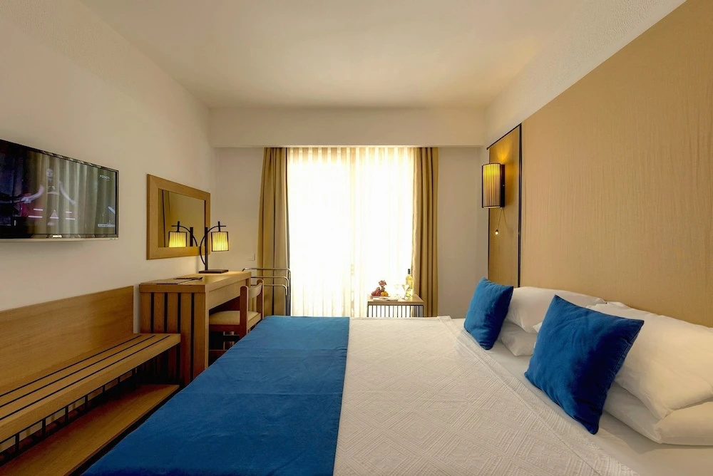 Standard Double room with balcony (full double bed)