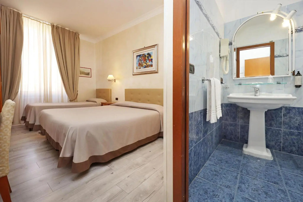 Hotel photo 12