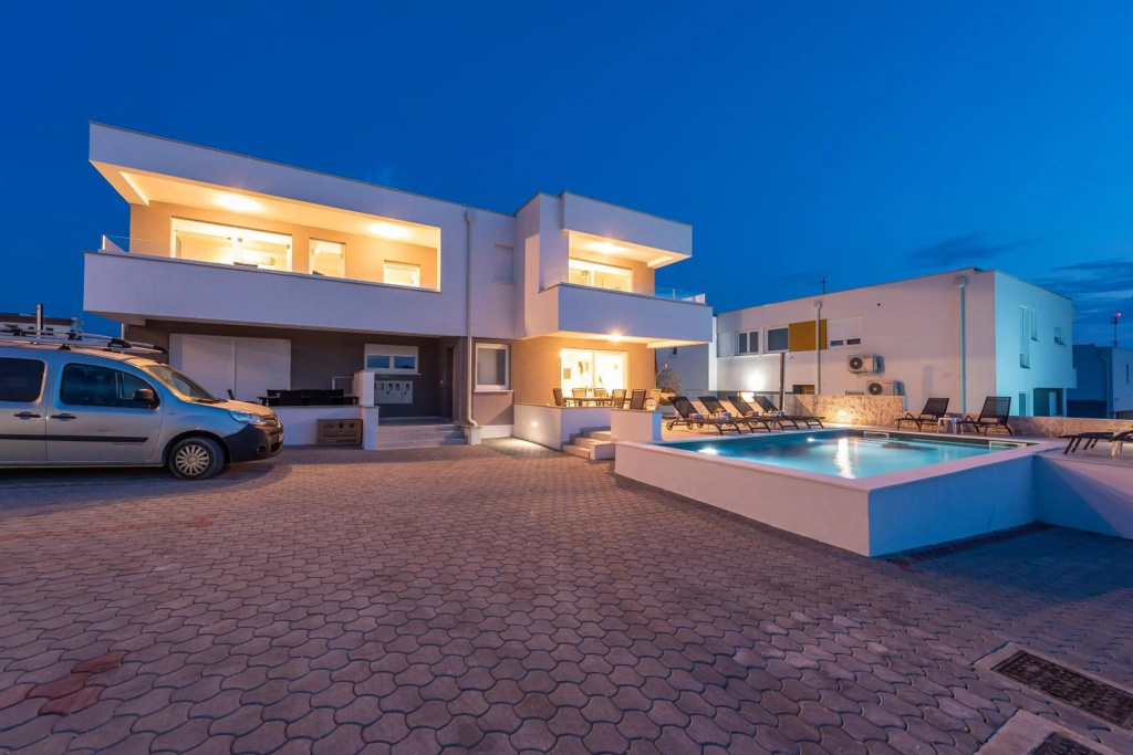 Adris 2 luxury modern apartment with a pool