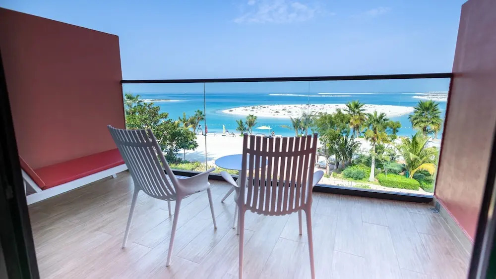 Двухместный номер Premium с балконом и с видом на море 2 отдельные кровати в Voco Monaco Dubai