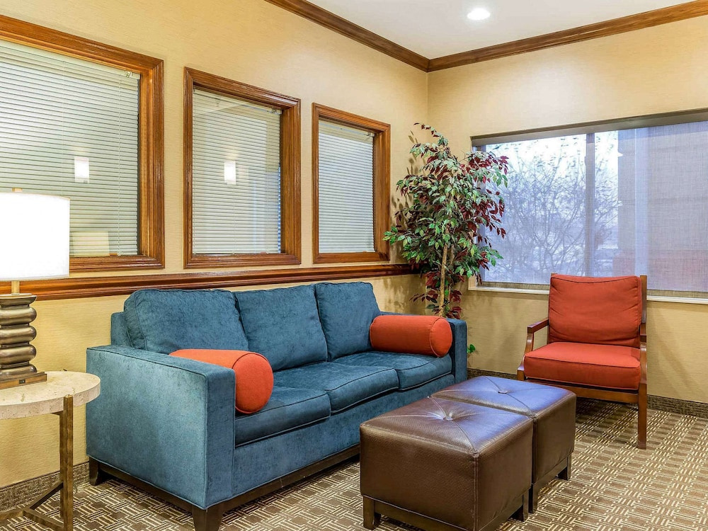 Lobby & Reception