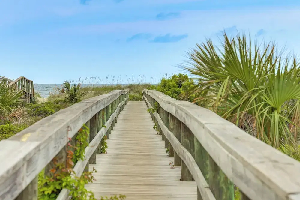 Fernandina Beach Home w/ Deck, Across From Shore!