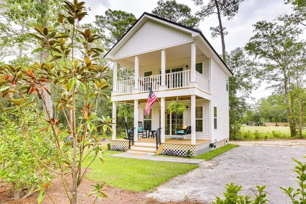 Cozy Cottage: Minutes to Downtown Southport!