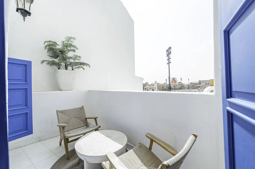 2 Bedrooms Villa