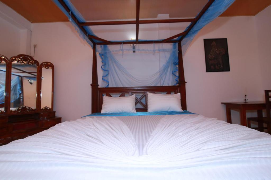 Budde's Beach Restaurant & Guesthouse