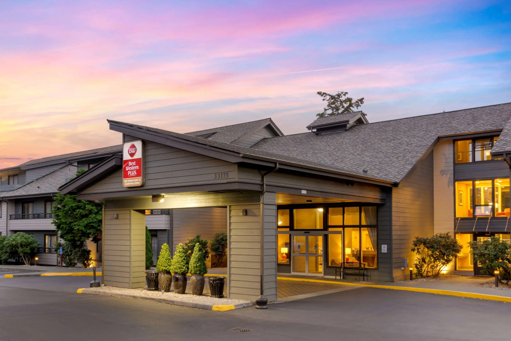 Best Western Plus Oak Harbor Hotel & Conference Center: Фото объекта из Shelterz