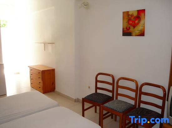 Rock Garden Apartments - 2 Steps from the Beach