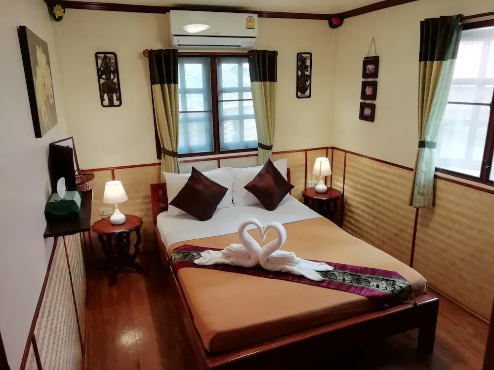 Superior Double room with balcony and with garden view (full double bed)