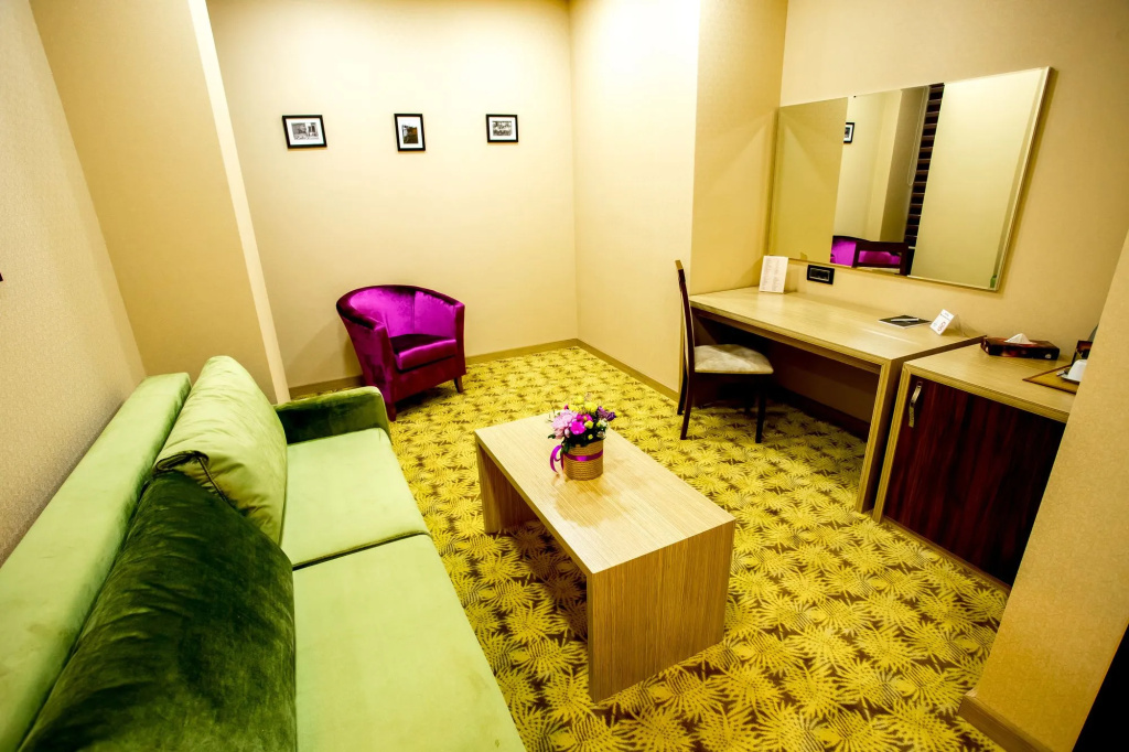 West Shine Hotel — фото