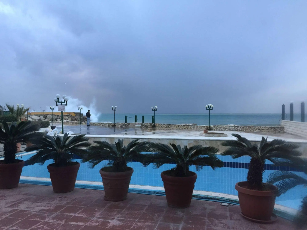 Holiday Suites Hotel And Beach - Général