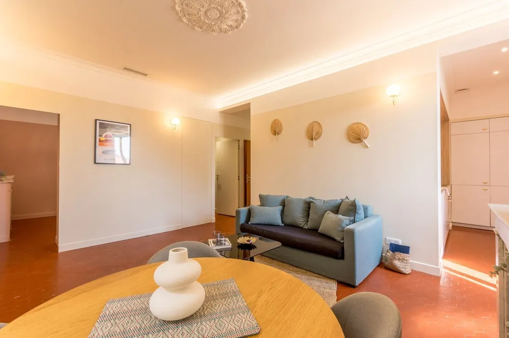 Voir la photo 2 — Suite Com die - Premi re Conciergerie