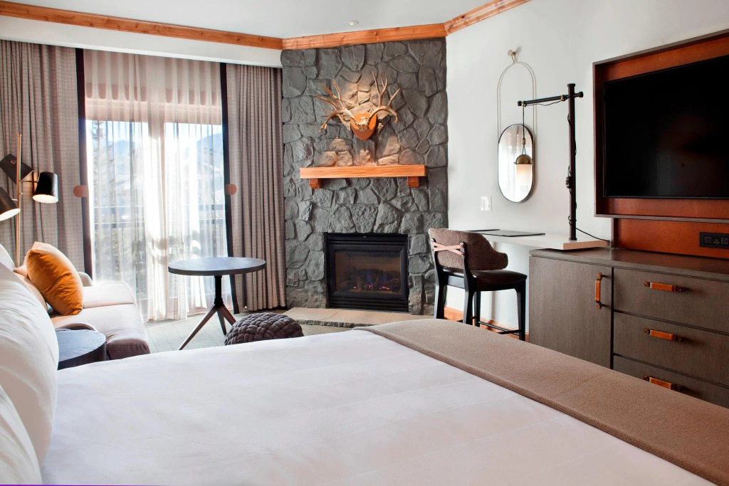 Deluxe Double room (full double bed)