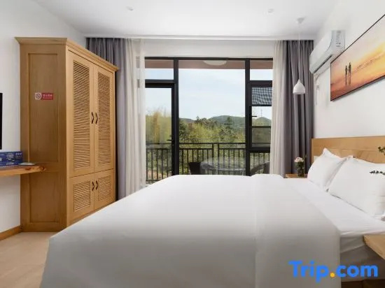 Standard Double room with balcony (full double bed)