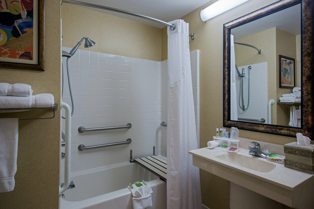 Holiday Inn Express & Suites Youngstown N (Warren/Niles) by IHG - фото 8