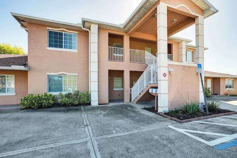 Golf Getaway: Cape Coral Condo 1 Mi to River!