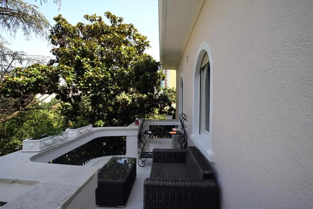 Superior Double room with balcony (full double bed)