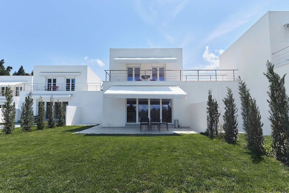 Eight Olives Luxury Villa