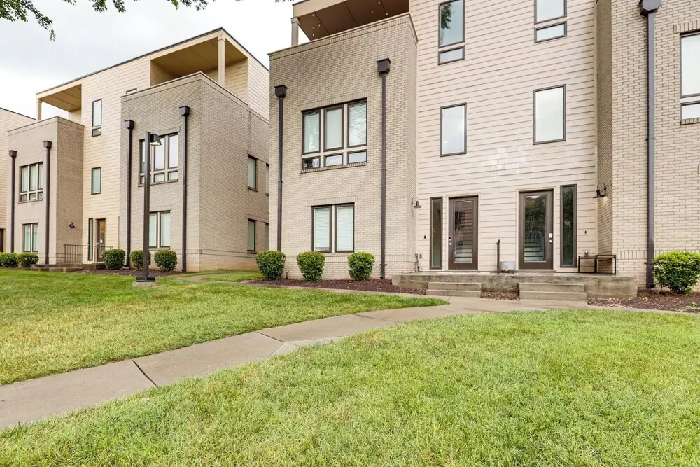 Pet-friendly Abode w/ Balcony in East Nashville!