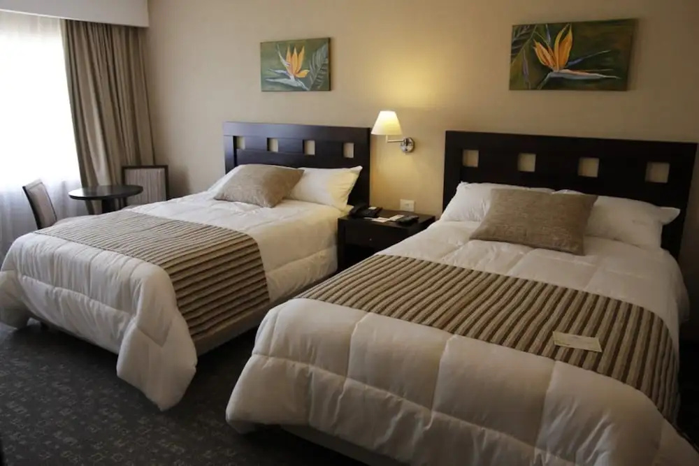 Howard Johnson by Wyndham Funes - Chambres
