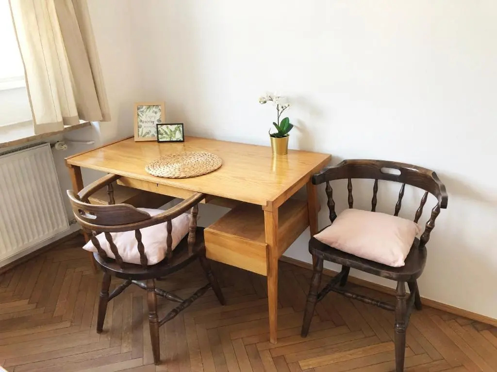 Niepodgleglosci 245- 2BR by Homeprime